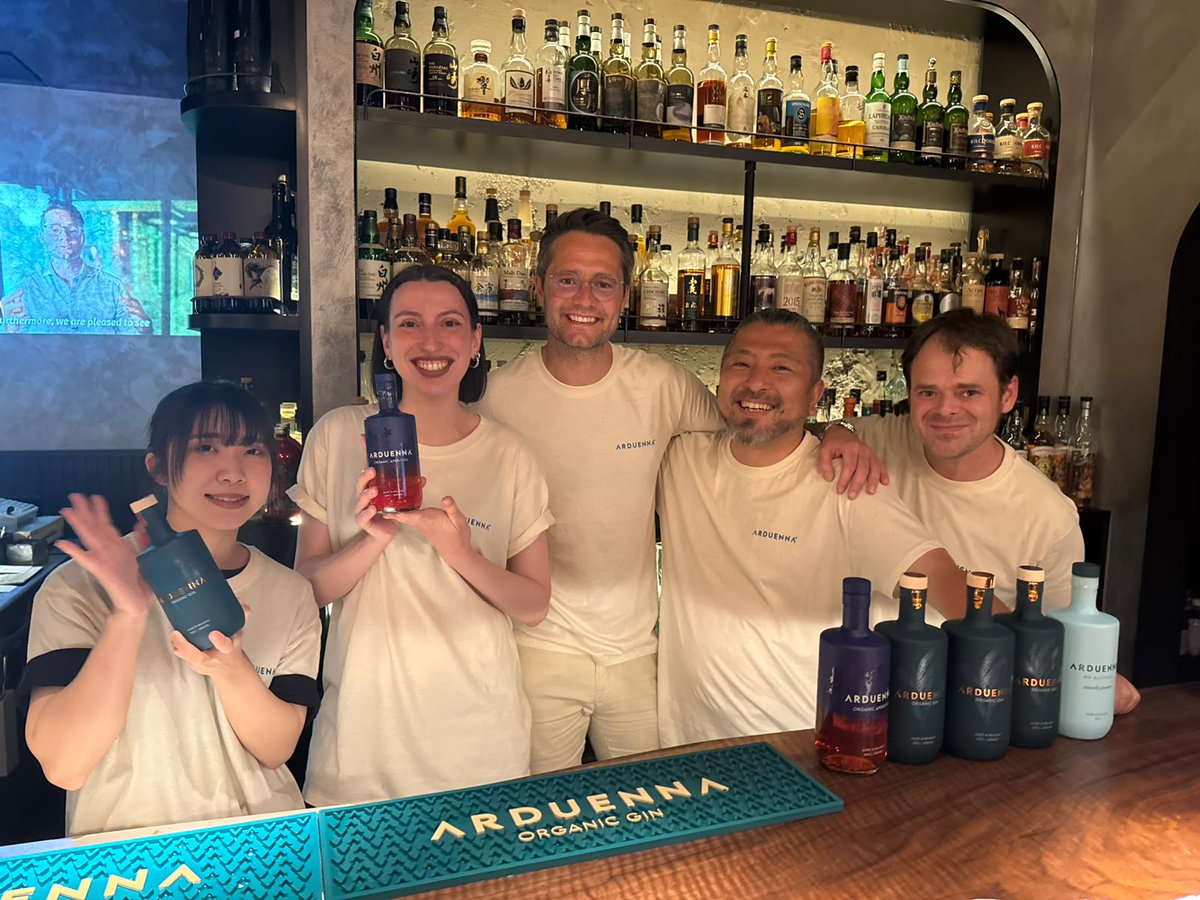 beloras's tweet photo. 8月8日、東京・笹塚の #BarStoneCircle にて「Arduenna Night」を開催しました。#Arduenna #Ginと #Aperitivo に加え、Arduenna社長のMartin Bertrandも参加。様々なお話でも盛り上がり、とても楽しい夜となりました。温かく迎えてくださった皆様、そしてご来場いただいた皆様、ありがとうございました https://t.co/2oItLFLpD6