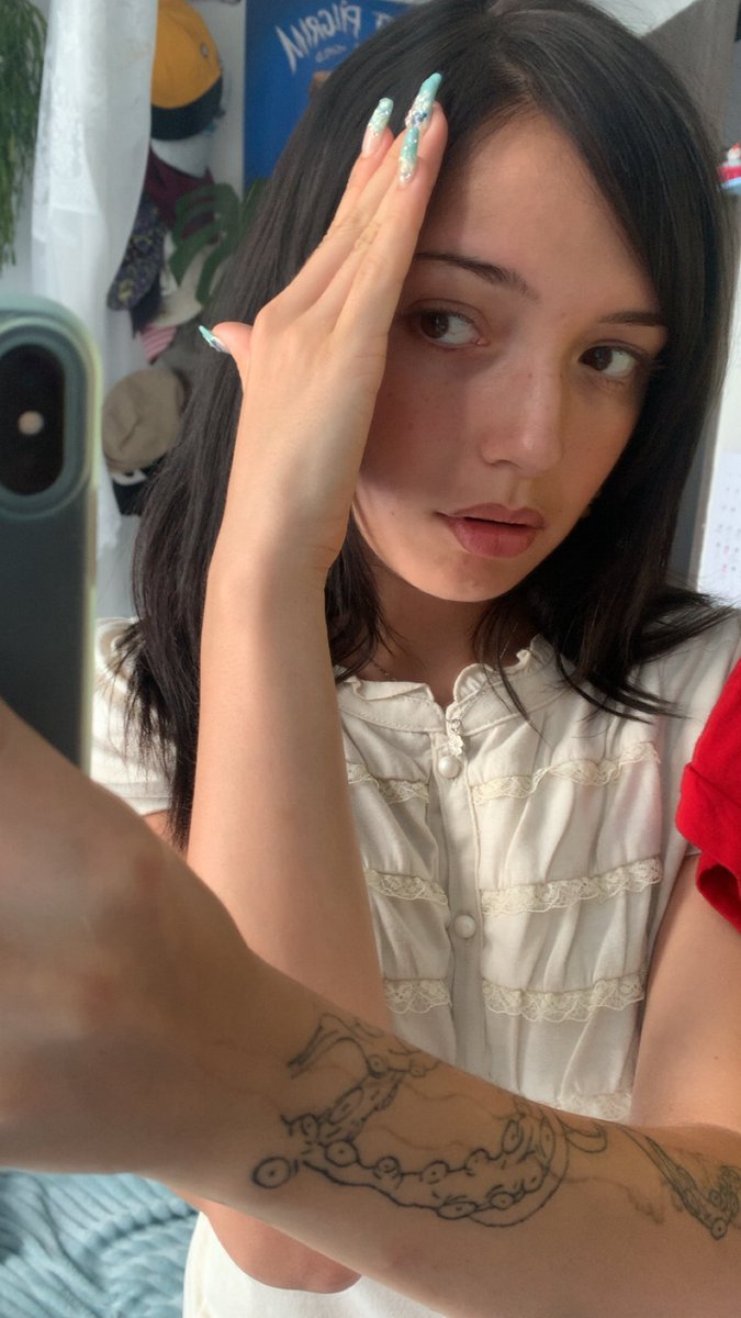 summermandanaa's tweet photo. Lightbrown eyes be like changing in the light https://t.co/ggj1QtbH9A