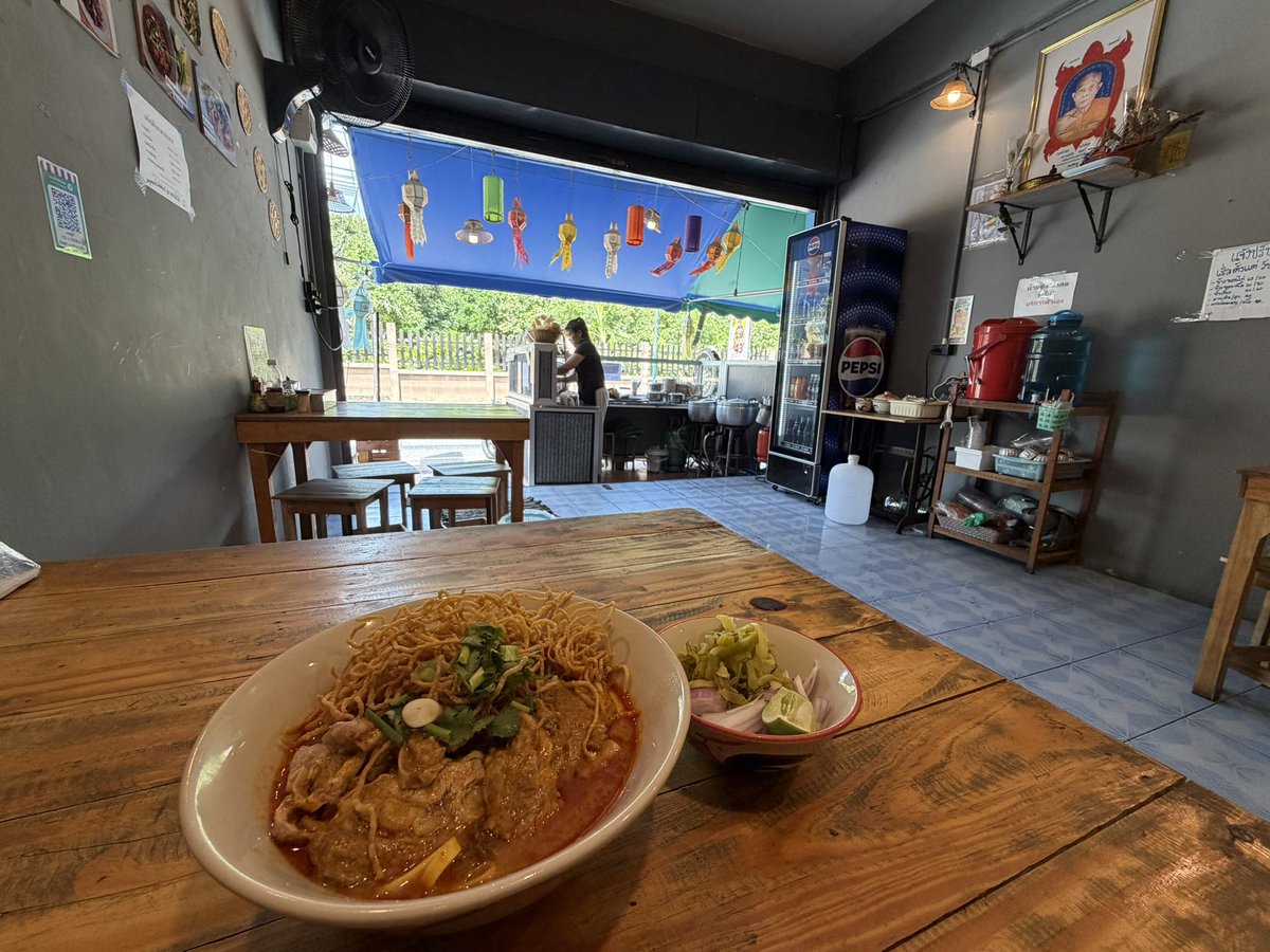 alo_thai's tweet photo. 今日のランチ
カオソーイ食べたくなったので、お気に入りの店へ🍜
カオソーイヌア大盛80B

ร้านปี้ไก่ น้ำเงี้ยว ข้าวซอย สูตรเจียงฮาย https://t.co/kK5G8ec2Gf