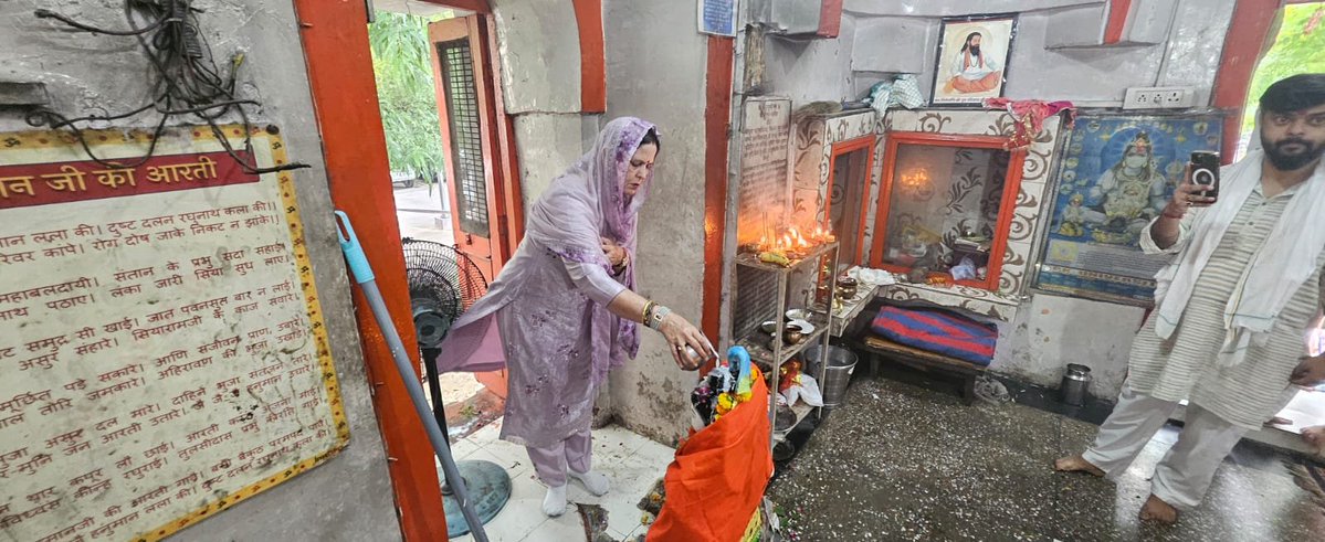 _dsingh__'s tweet photo. ॐ नमः शिवाय

CPWD कॉलोनी, मोहम्मदपुर में मूर्ति स्थापना के अवसर पर मुख्य अतिथि के रूप में शामिल होकर भोलेनाथ का आशीर्वाद प्राप्त किया। https://t.co/tD1aBaBCf4