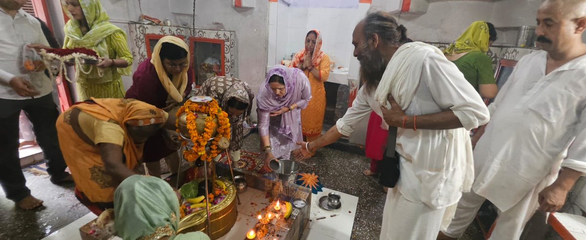 _dsingh__'s tweet photo. ॐ नमः शिवाय

CPWD कॉलोनी, मोहम्मदपुर में मूर्ति स्थापना के अवसर पर मुख्य अतिथि के रूप में शामिल होकर भोलेनाथ का आशीर्वाद प्राप्त किया। https://t.co/tD1aBaBCf4