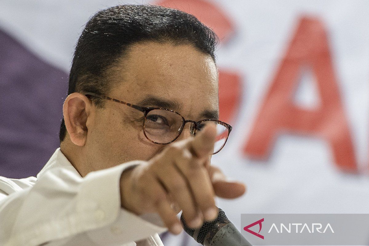 dosenhukumnotes's tweet photo. pelan-pelan Pak Anies, @aniesbaswedan. Soalnya banyak yang ketabrak ini 😭 

"warga yang main hakim sendiri di jalanan bukan sedang menantang hukum, tapi sedang meniru. Mereka meniru cara republik ini memperlakukan aturannya sendiri.

boleh diubah kalau mengganggu kepentingan segelintir. Ditunda kalau merepotkan pengelola negara. Dilangkahi kalau tujuannya melanggengkan kuasa. 

rakyat tidak belajar dari pidato yang menggelegar. Rakyat belajar dari keputusan-keputusan negara yang dipertontonkan setiap hari."

***
kutipan artikel opini beliau di Kompas hari ini. Sumber:
https://t.co/wX6IhvCMHo