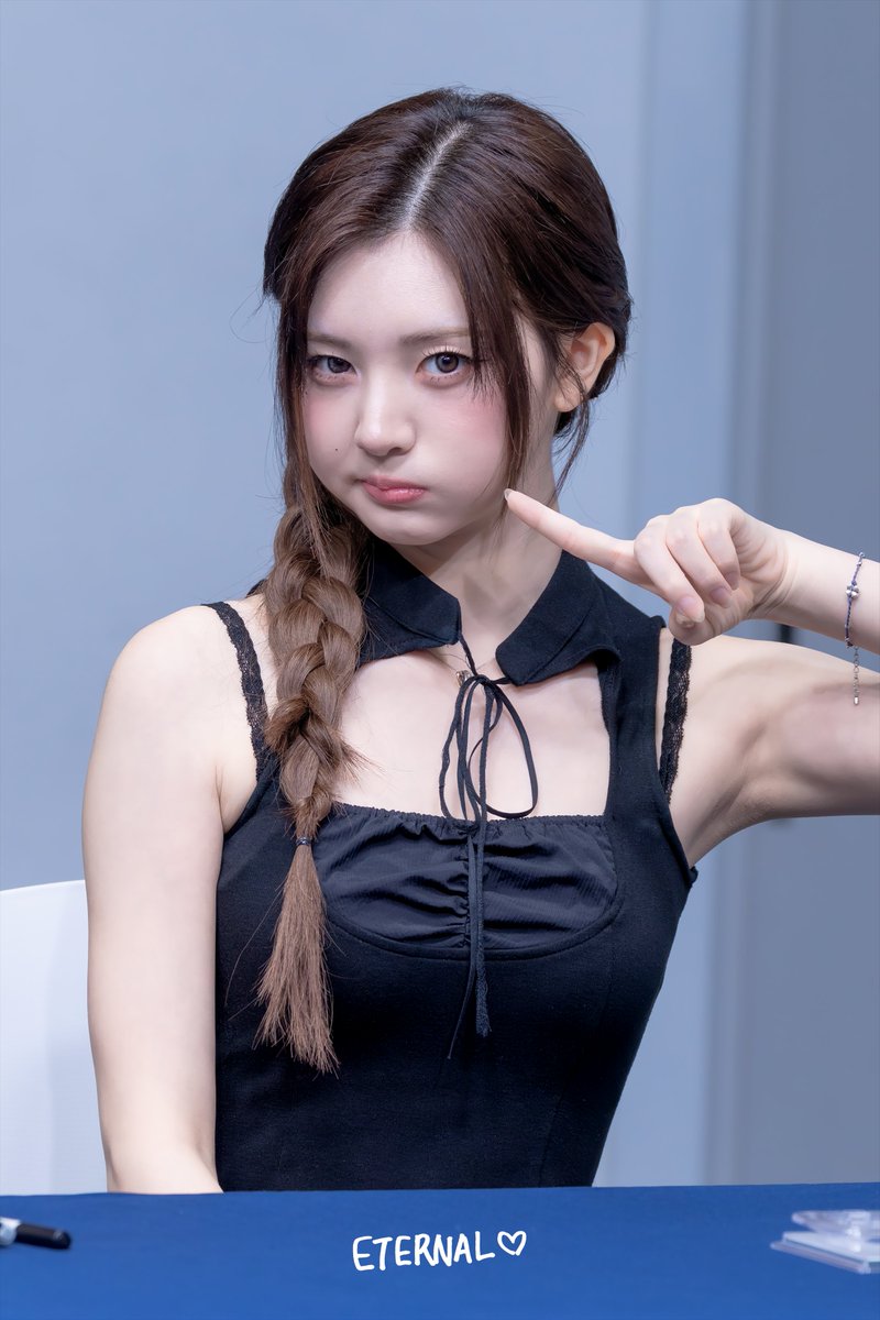 Eternal_0108's tweet photo. 260808 HQ

#tripleS #트리플에스 #Yeonji #곽연지 https://t.co/6Uggftyeqj