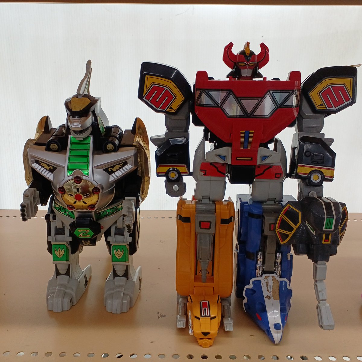 hb_hashimoto's tweet photo. DX大獣神とDXドラゴンシーザーをお売りいただきました！
戦隊ロボののお買い取り大歓迎です！
ご来店おまちしております！！
#ホビーオフ　#戦隊　#バンダイ https://t.co/F0eIKBLA72