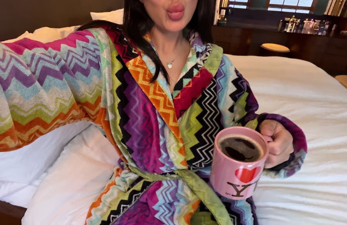 galactamelanin's tweet photo. love a good robe https://t.co/x8yq1Oh5sv