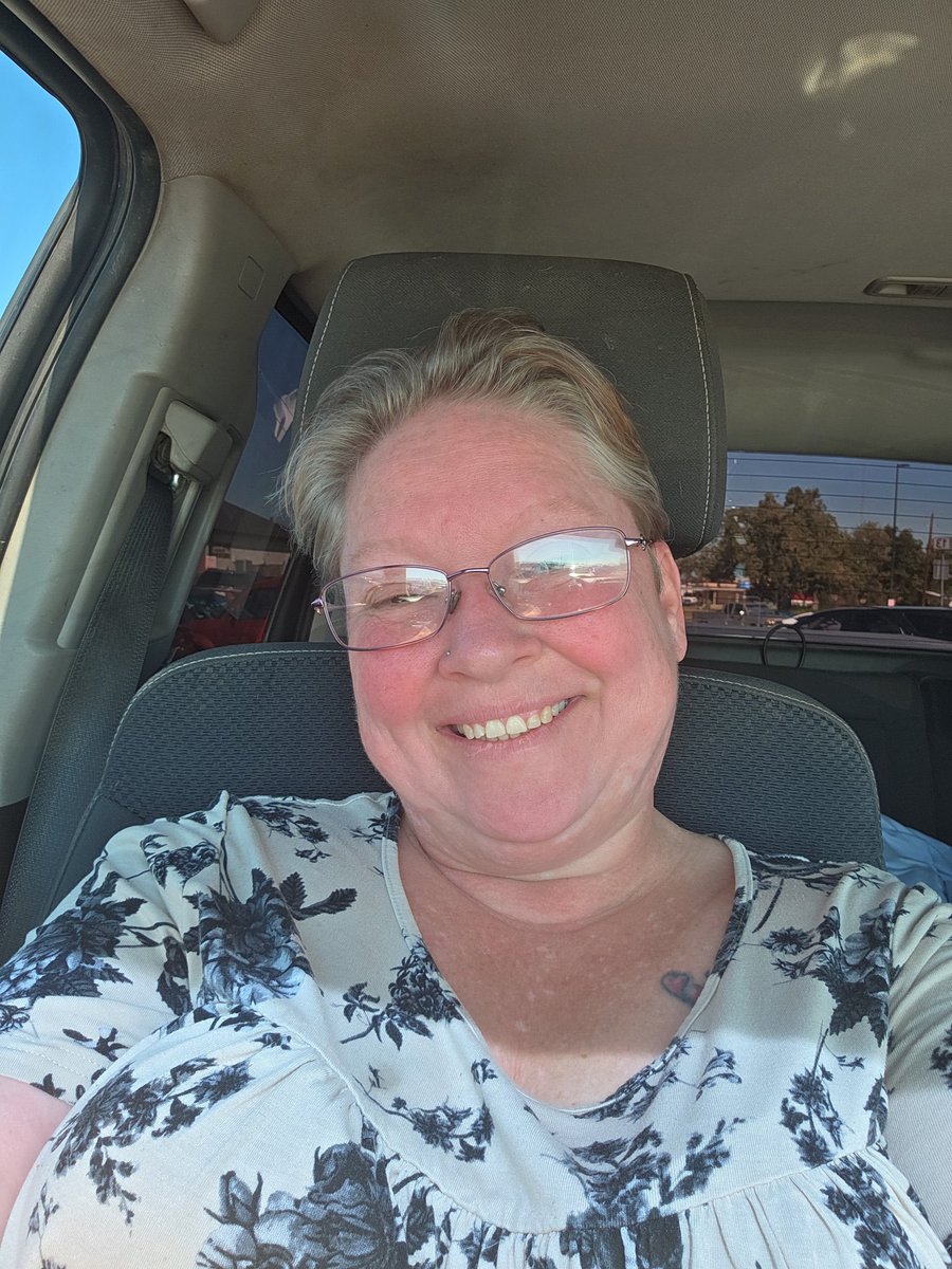 Charlenewe913c's tweet photo. Smile 😁 https://t.co/INYCRAGSPy