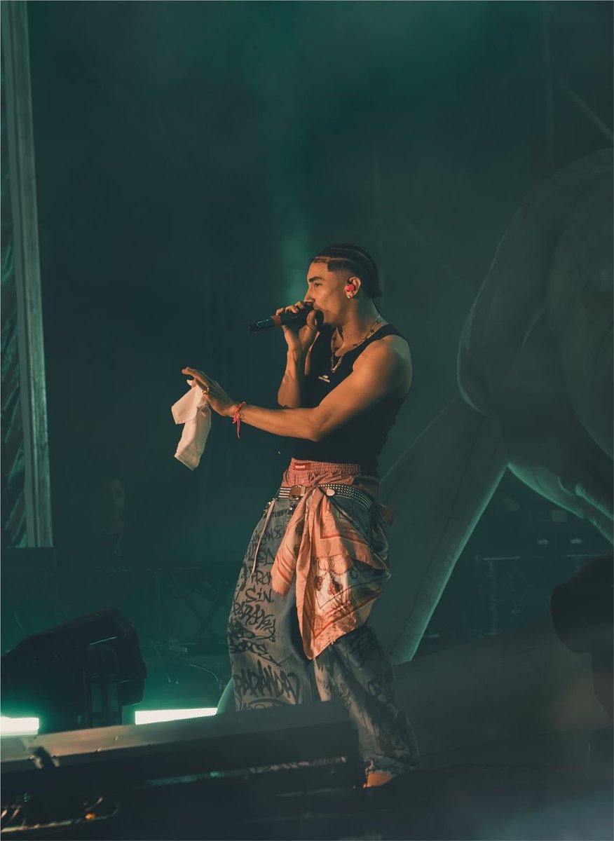 OmarCourtzData's tweet photo. 07/08 | Omar Courtz en el ‘Baja Beach Fest’. 🏖️ https://t.co/9jxAqmfEv5