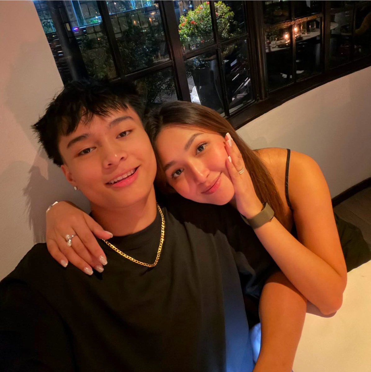 MegaKapamilya's tweet photo. ‘PAPUNTA NA TAYO SA EXCITING PART…’ 👀🔥

Tila may pahiwatig si Apple David na posibleng gumawa ng legal na hakbang laban sa mga umano'y patuloy na namba-bash sa kaniya at sa partner niyang si Chad Gammad.

#MEGAkapamilya #AppleDavid #ChadGammad https://t.co/Y6SkFFU1Kc