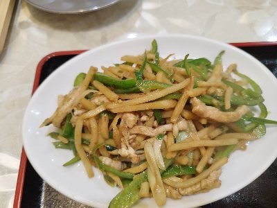 bamboodream7's tweet photo. 本日のお昼は黒門市場近くの中華料理屋さんで青椒肉絲定食。昔から大好きなメニューでどの店で食べても美味しく頂いてます。 https://t.co/6BRwSsQIz2