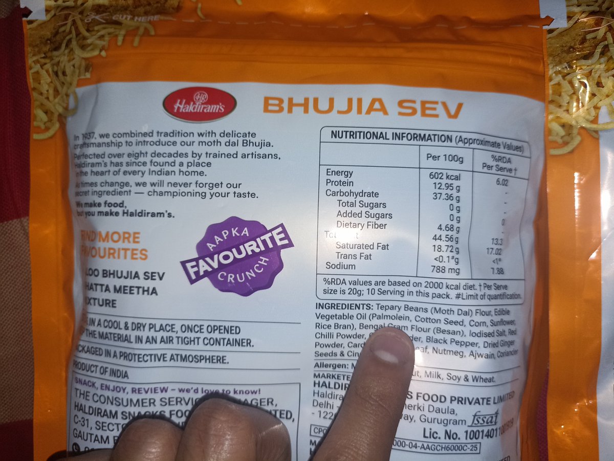 connectypj's tweet photo. @JioMart @JioMart_Support @fssaiindia  @Tukaram_IndIAS 
Order id - JM6A77F93F01261E8C9F
I ordered haldiram nagpur bhujia sev bit received haldiram bhujia sev both the brands are different. The brand which I ordered there's no palm oil &amp; which was delivered there's palm oil in it https://t.co/rJM0kMpHhZ