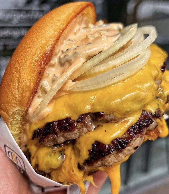 MillsRose90's tweet photo. Do onions belong on a Cheeseburger? https://t.co/9AFCkHpyQs