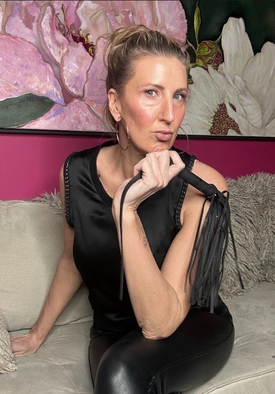 ngthymistress's tweet photo. hoping this ends with a follow 🤍 https://t.co/PDzds1VGQg