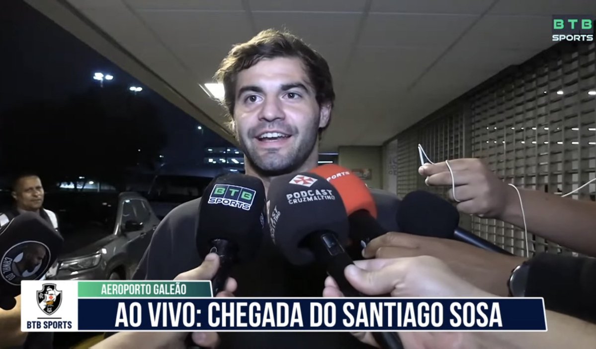 vascomics's tweet photo. O cara chegou quase 2h da manhã sorrindo e sem piscar os olhos dizendo que tá pronto pra jogar e conhecer o mítico São Januário

Tem que dar certo https://t.co/jgzzIvu0AQ