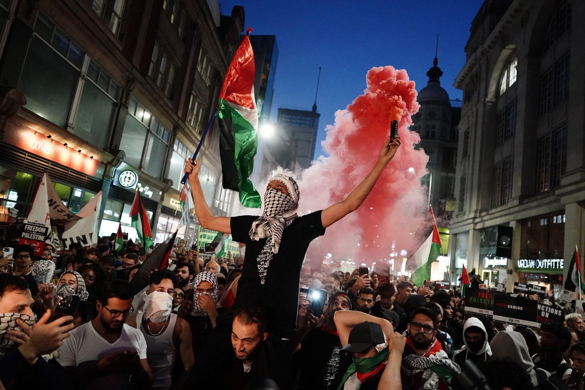koshercockney's tweet photo. October 8th 2023, London.
Before Israel had even responded to the worst massacre of Jews since the Holocaust.
It was a celebration. https://t.co/rbYRLMZM6l