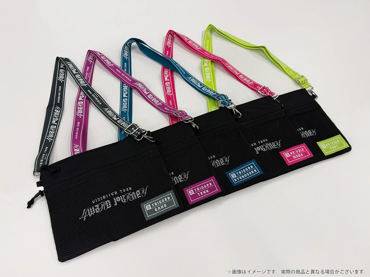 iD7_VISIBLIVE's tweet photo. 【 #アイナナ_4J グッズ紹介】
サコッシュ
各￥3,000（税込）

使いやすいサイズ感のメンバー別サコッシュ。
ショルダーストラップは長さ調整可能です。

#アイナナ https://t.co/JdTqqIJO8f