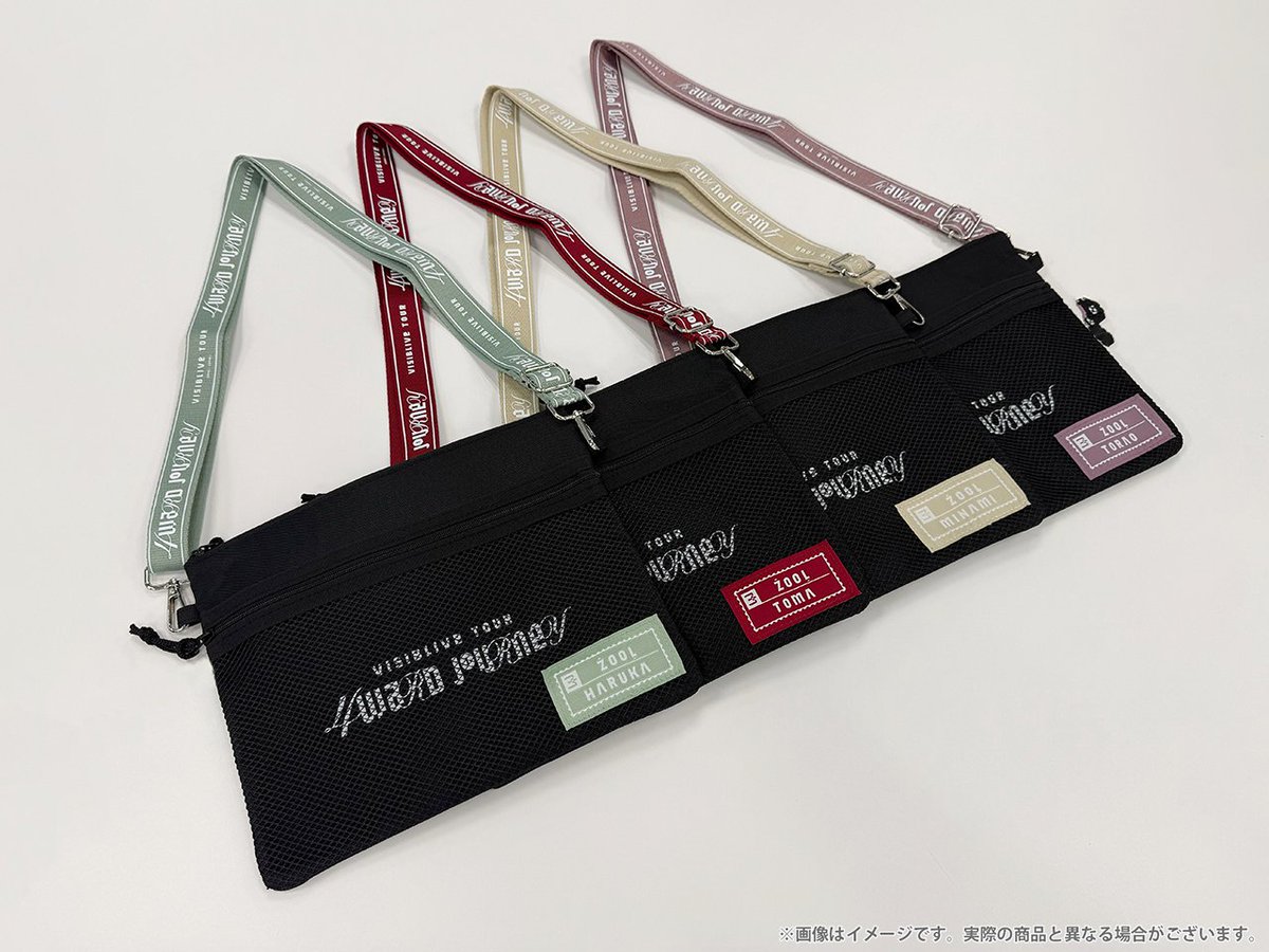 iD7_VISIBLIVE's tweet photo. 【 #アイナナ_4J グッズ紹介】
サコッシュ
各￥3,000（税込）

使いやすいサイズ感のメンバー別サコッシュ。
ショルダーストラップは長さ調整可能です。

#アイナナ https://t.co/JdTqqIJO8f