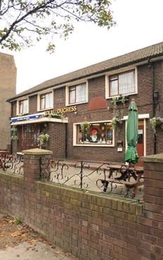 AlbionSalter's tweet photo. The Royal Duchess, Commercial Road #Limehouse #Stepney #Millwall ⚽️ #WestHam ⚽️ https://t.co/NyjtORKt3q