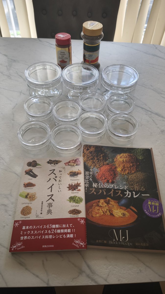 Shinichiro183's tweet photo. スパイスカレー好きすぎて自分で作ることにしました
オススメのスパイスあったら教えてください
まだスパイスの容器しか買ってない https://t.co/Bwgku6M8bu