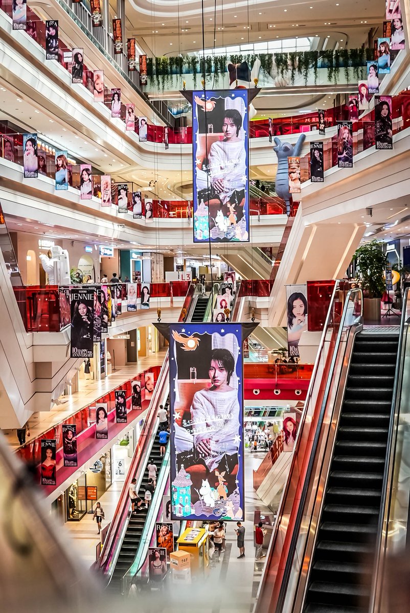 kapenthu's tweet photo. RENJUN MOOMIN LED SCREEN AT BEIJING CAPITA MALL DAXING AND SUN PALACE

https://t.co/JfnKfIPUBQ…

MOOMIN RENJUN BRAVER TOGETHER
#RENJUN_Moomin_Special_MV https://t.co/cXQxV9JEKl