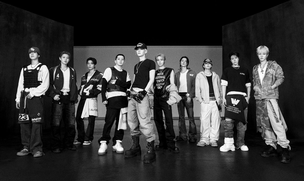 YGFacts_sprt's tweet photo. YG NEW GEN 2.0 is on the pressure to determine YG Entertainment's mid-to-long-term growth potential.

"By 2027, the artist lineup will be so lacking that activities will essentially consist mostly of #TREASURE and #BABYMONSTER. 

Therefore, the success of the new male group scheduled to debut within the year is crucial. With the debut of a new girl group planned for next year, a successful debut would significantly increase the revenue share of the three junior groups—along with BABYMONSTER."

🔗 https://t.co/OSp3CnT2nd