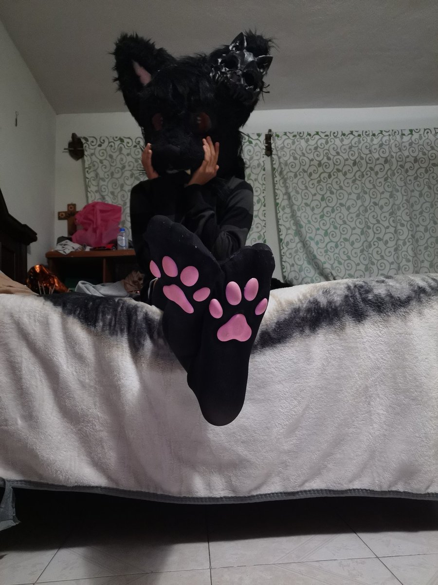 ShadowFoxsUw's tweet photo. Hehehe ewoooo~
#Fursuit #FursuitPaws #Paws #feetfetısh #FurryAD https://t.co/LCy3X5Jfzb