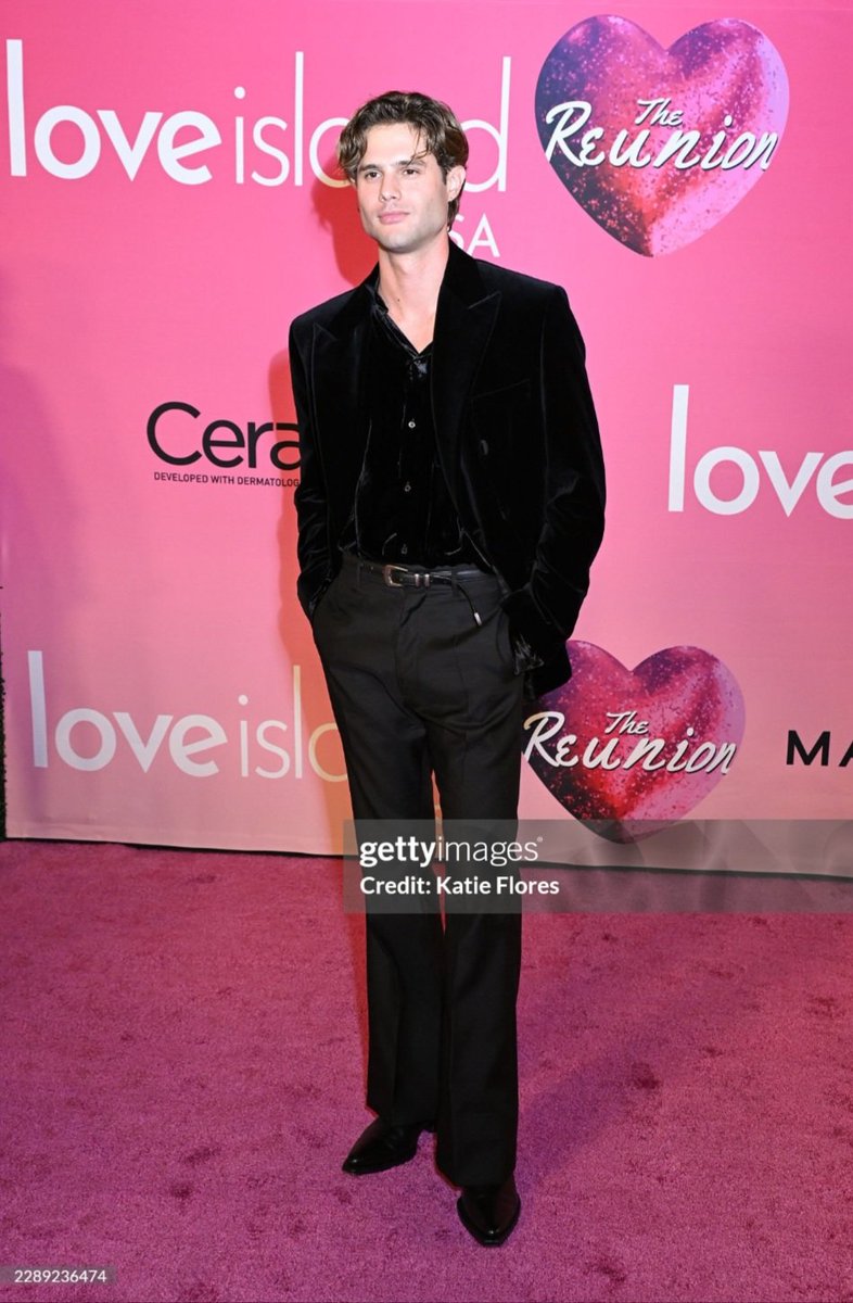 brinitybase's tweet photo. Bryce alakai on the love island red carpet via Getty. https://t.co/r2YbY9Q6hS