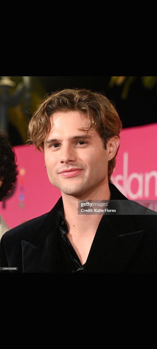 brinitybase's tweet photo. Bryce alakai on the love island red carpet via Getty. https://t.co/r2YbY9Q6hS