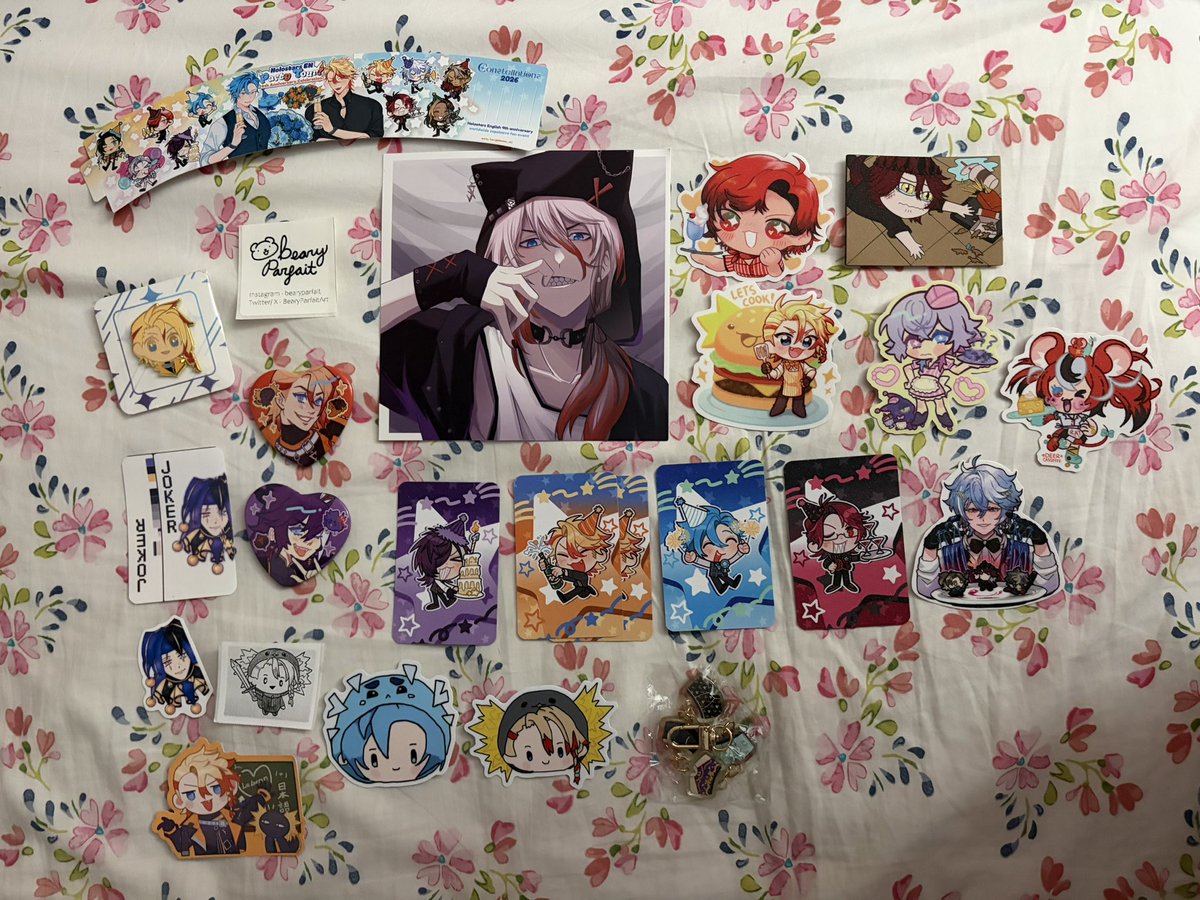 jellisstuff's tweet photo. haul!! ty for all the freebies &amp; merch &amp; raffle prizes :3 hopefully I’ll have time to make freebies for the next one too #HSoshikatsu #HSoshikatsu_fullerton https://t.co/gIcGtG8VzK