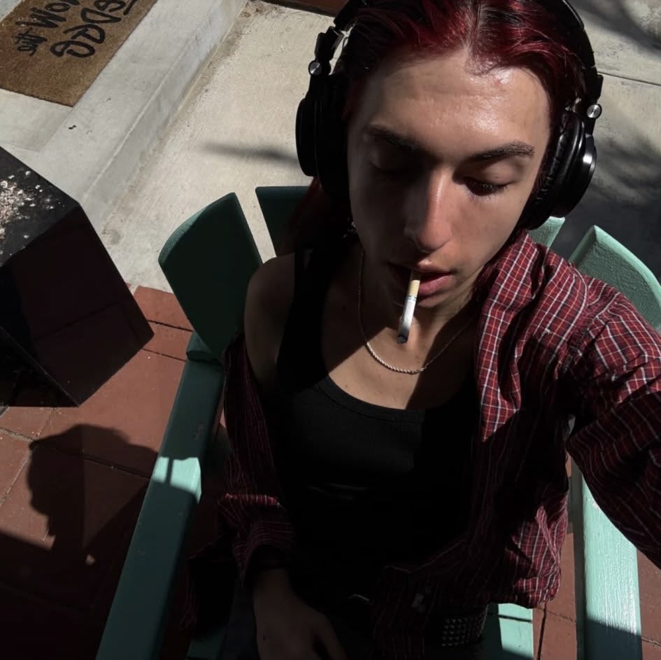 DIFFERENTKISS's tweet photo. jr cig selfies 4 ever https://t.co/4SPZSxom7M
