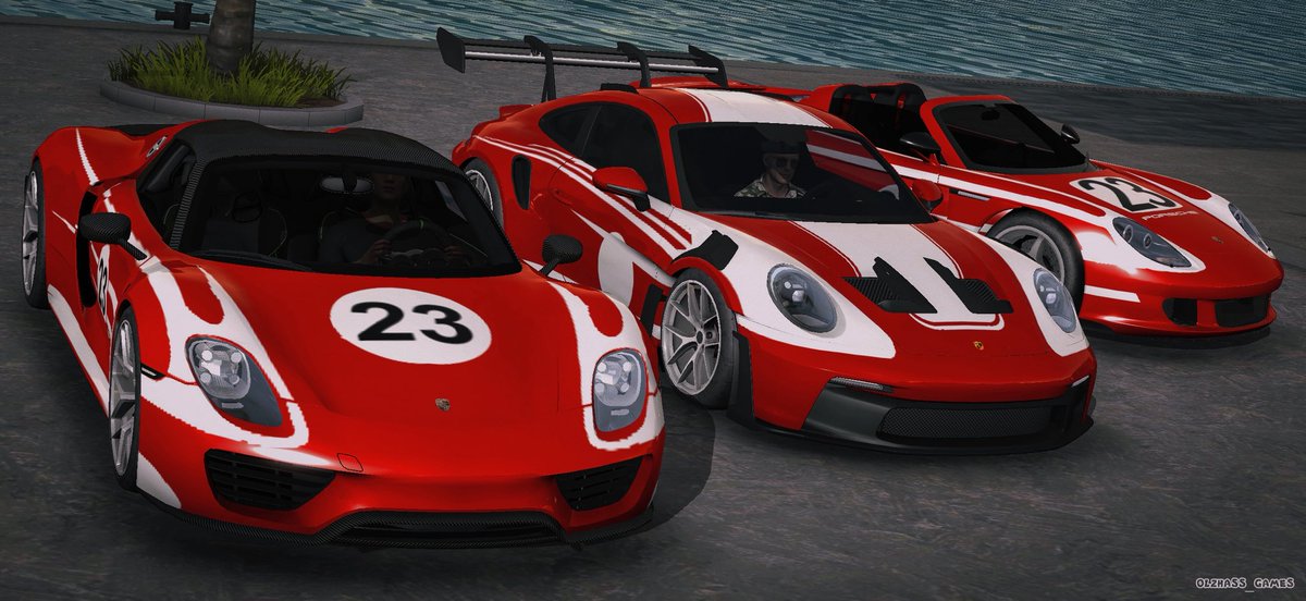 hanpen_1006's tweet photo. Porsche 911 &amp; 918 &amp; CarreraGT Salzburg
#carparking #cpm https://t.co/ERpAuvYV5H