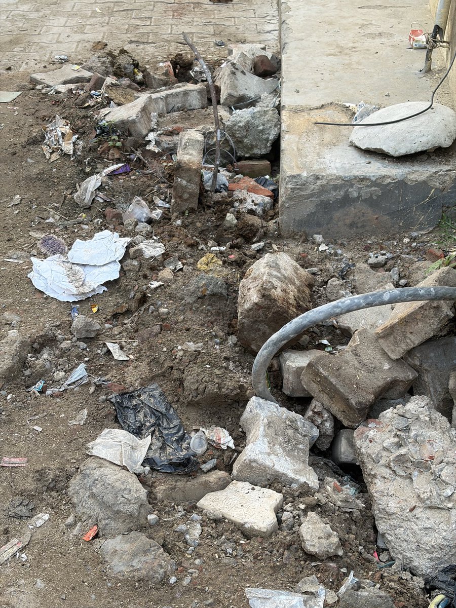 IamRahulMittal's tweet photo. The base support of the electricity panel is hanging in the air due to poor excavation (Behind Sadar bazar police station Mathura, Substation : Mathura cantt).  Loose wires exposed, debris blocking the road. Please do the needful @UPPCLLKO @dvvnlhq @myogiadityanath https://t.co/Vvosohs2Lm