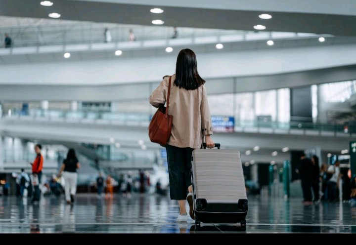 DisnoviaM's tweet photo. People plan for the flight.

They borrow to pay for transport.

Few plan for the first meal.

Sometimes, the hardest part of migration is surviving before the first paycheck.

What would you eat if your first salary was delayed?
@UNmigration #migration https://t.co/t5Nw70mkak