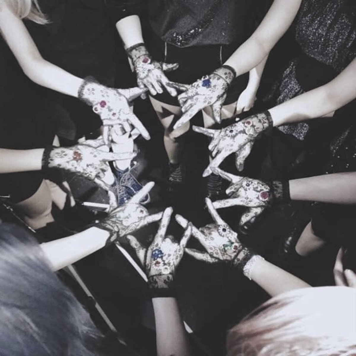 chaetrufa's tweet photo. always together..❤️‍🩹 https://t.co/HI2cKjXfxQ