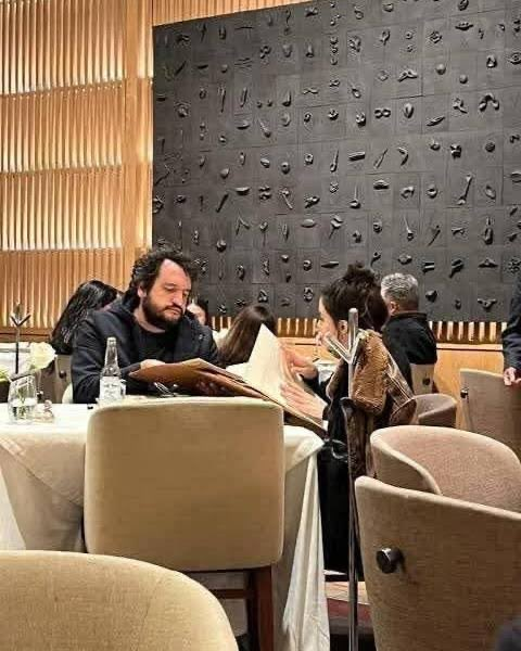 PFifiona's tweet photo. ¿Estará Andy pidiendo una torta de jamón? 🤔 https://t.co/23USUOhKJK