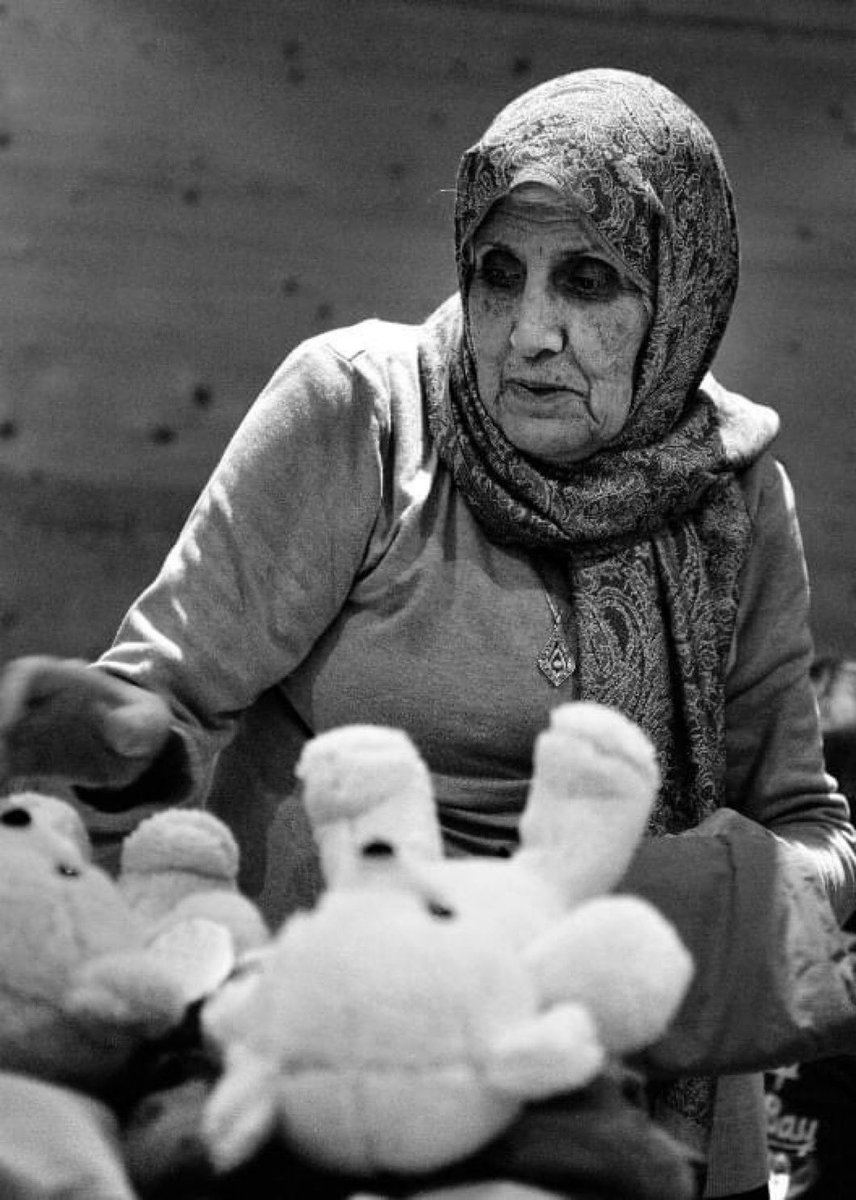TwIttNTIN's tweet photo. Maman ❤️, nous a quitté ce matin à l’aube.

Prions pour elle 🤲🏻 https://t.co/fr77C2LwIw
