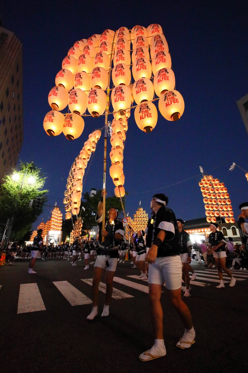 oricon's tweet photo. THE ALFEE、
東北三大祭りとのコラボ完結🏮
⠀
青森ねぶた祭
秋田竿燈まつり
仙台七夕まつり⠀
⠀
🎸高見沢俊彦のコメント全文
「これからもライブという名の祭りの旅を」
https://t.co/6ts89uo3mz
⠀
▷アルフィー https://t.co/fIOfzDDv16