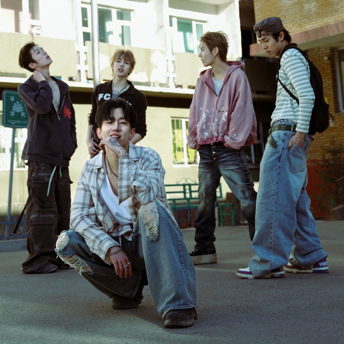 Genius_kor's tweet photo. #GeniusCharts | Four new songs are charting in the Top 5 of the K-Idol-Hip-Hop chart in Genius Korea led by “This &amp; That” &amp; “FARMING” by #StrayKids at #1 &amp; #2! 

Followed by “WAYF BOYS DO” by #WAYFBOYS at #3 and “MOTION” by #CORTIS ft. Juicy J at #4! https://t.co/Dg28hfXg9j