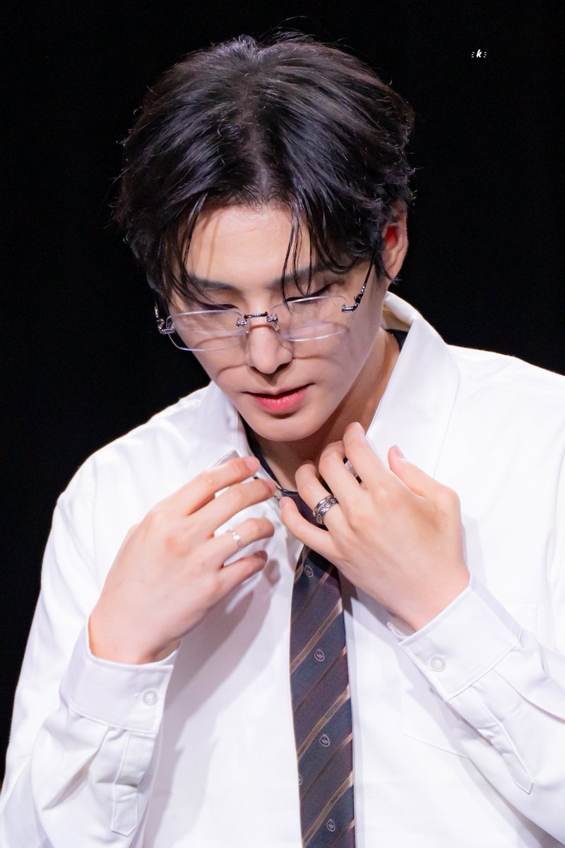 sunshine_0K's tweet photo. 260808 뮤빗 대면

🫪

#데이식스 #영케이 #YoungK https://t.co/LT6Cn9cPxC