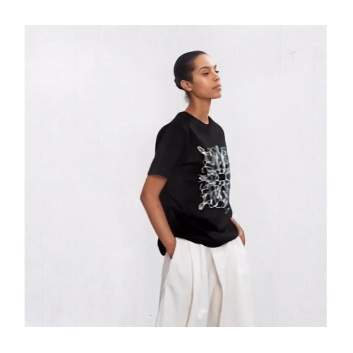 as_prett's tweet photo. point de Japon
Unisex Printed T-Shirt "Halo-Ⅱ" / Black
Product Number: 03-5101002
Shell: 100% ORGANIC COTTON
Size: S, M, L, XL, XXL
Made in Bangladesh
Available on
https://t.co/klCOyY0eCt
@as_prett #pointdejapon #onlineshop #unisex #organiccotton #tshirt #fashionsnap #black https://t.co/vl7EupdZMR