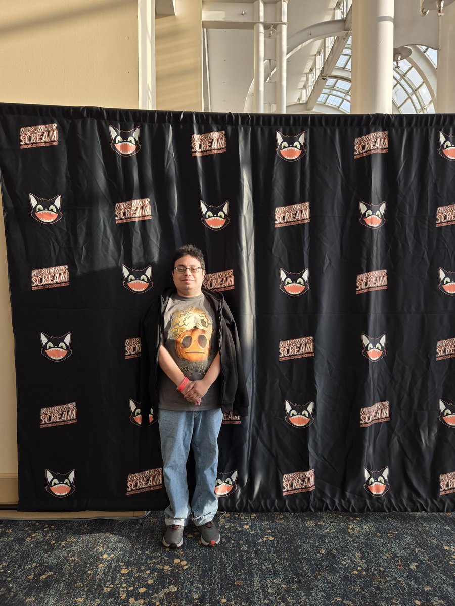 Director818's tweet photo. Had a great time at Midsummer Scream!! So bittersweet saying goodbye to MSS in Long Beach but onto bigger and scarier things when MSS takes over the Anaheim Convention Center next August!! ๐ค๐งก๐ @MidsummerScream #MidsummerScream #MSS #Halloween https://t.co/reWISENWZu