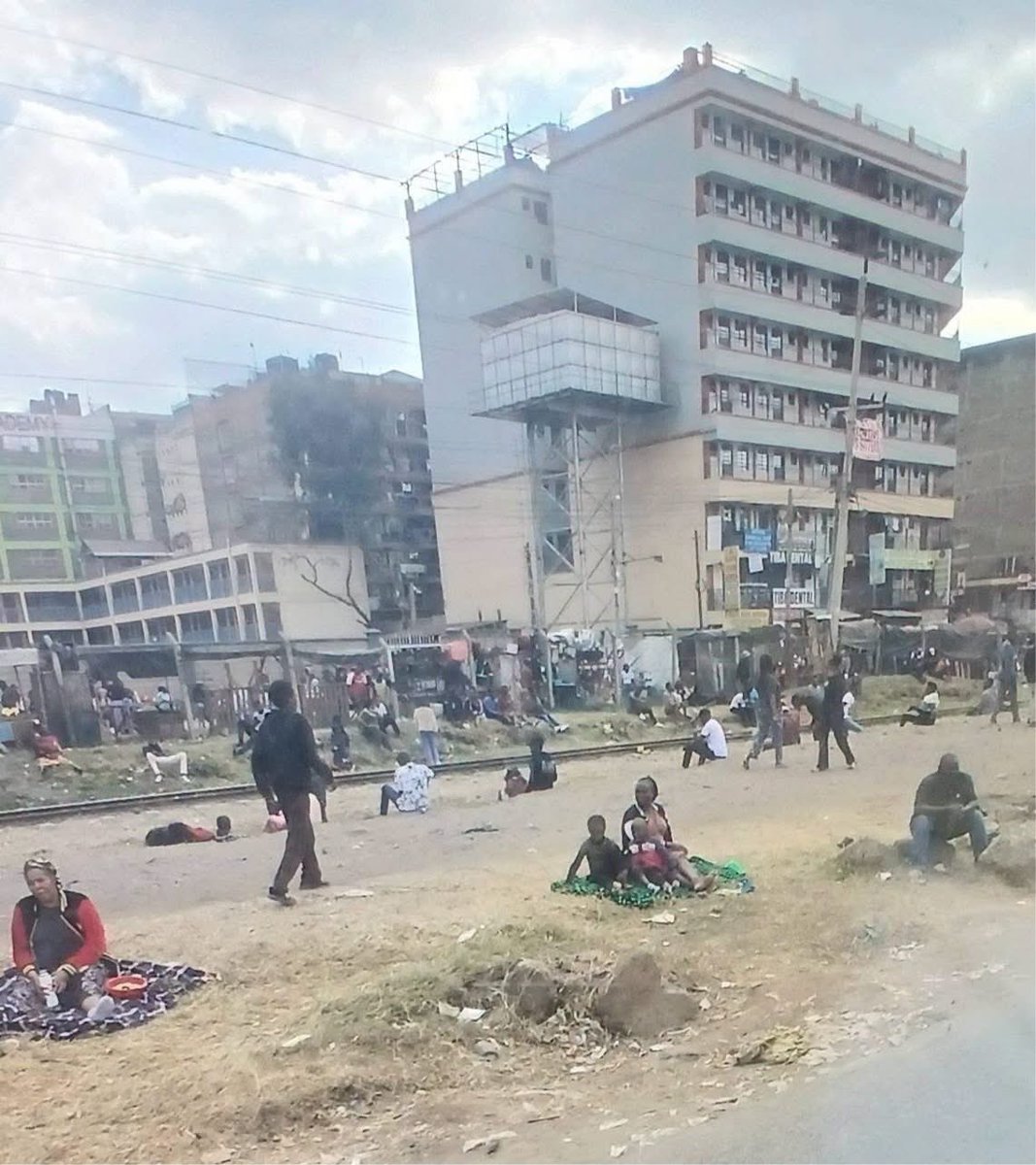 onjolo_kenya's tweet photo. Nairobi’s estates urgently need more green spaces and recreational parks. In densely packed neighborhoods like Pipeline, some children barely see daylight outside their homes, often only on Sundays, when their parents aren’t away at work. This isn’t unique to Pipeline either; the same story plays out across the city’s crowded areas, even around spots like the Roysambu roundabout, Githurai roundabout.