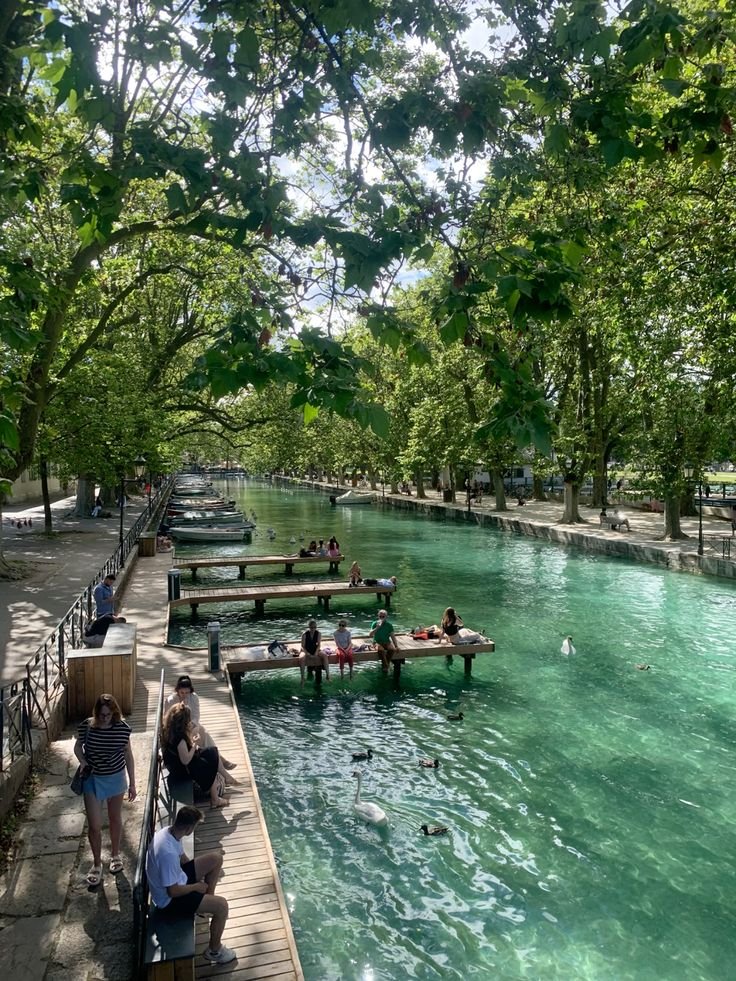 naturalbeautyi7's tweet photo. Annecy, France 🇫🇷 https://t.co/mZcSim6RnA