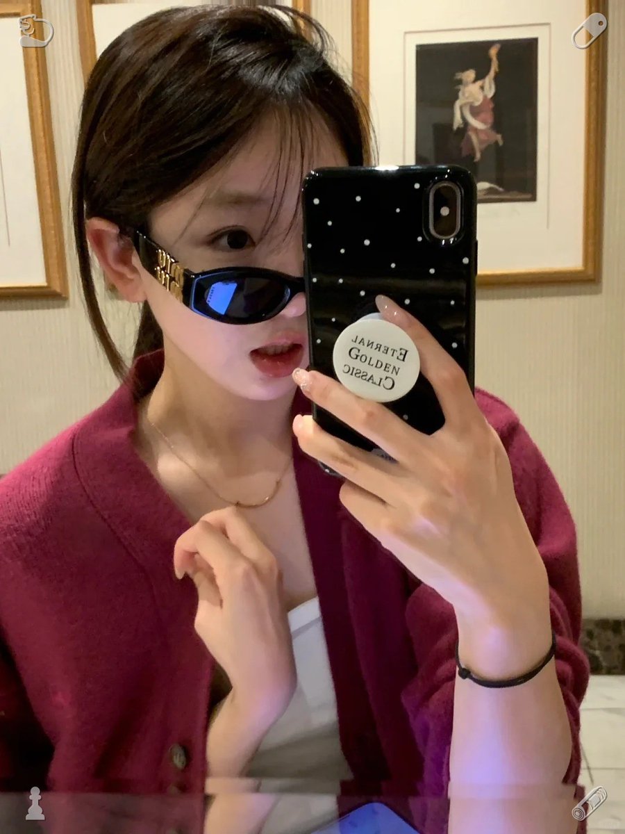 weewoobin's tweet photo. Additionally, he discovered how to purr with greater intensity, and how to vary his meows to achieve his desires—gentle murmurs to seek affection, assertive calls for meals, and lively chirps when he craved playtime. 🦛 Strawberry dessert with a berry twist https://t.co/lrOz6RANTk