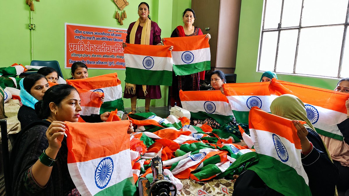 nulmup's tweet photo. #UPSUDA #FlagMaking #EmpoweringIndia #SHG #SHGWomens #UttarPradesh #EmpoweringwithDAYNULM https://t.co/EtwnxFpvun