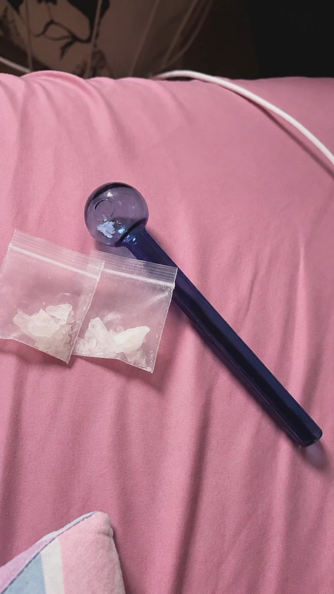 usglogisti12914's tweet photo. The guy next door gave me 2 lil bags, since i just moved in here...🤗💞, wonder how he knew i was an addict.

#drugtwt #methtwt #japan https://t.co/DBJyXyF8im