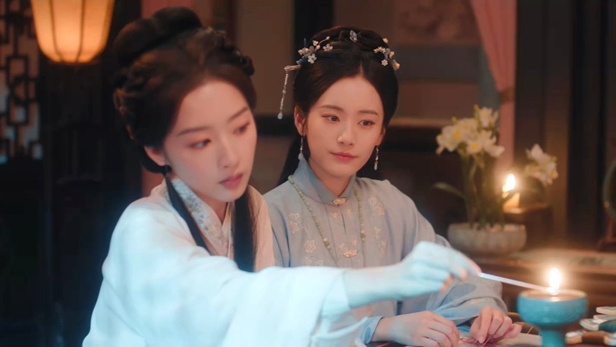 jooonyiie's tweet photo. yake's silver hairpin getting tarnished while fu tingyun's stayed perfect coz it was gold like the class difference was staring her right in the face and that was her villain origin story https://t.co/zBwSovO4D6