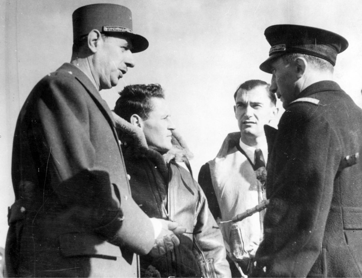 CavelierAntonin's tweet photo. Mort il y a tout juste quarante ans, le vice-amiral d’escadre, Compagnon de la Libération (distingué dès 1941), Philippe de Scitivaux (1911-1986), ici à côté du Général de Gaulle, avec René Mouchotte et Martial Valin (photo SHD). Blessé durant la Bataille de France, il rejoint Londres en juillet 1940 au sein des FAFL. Un temps aide de camp de l’amiral Muselier, il intègre la RAF et participe à la bataille d’Angleterre. A nouveau blessé, il est capturé en 1942 et s’évade en février 1945