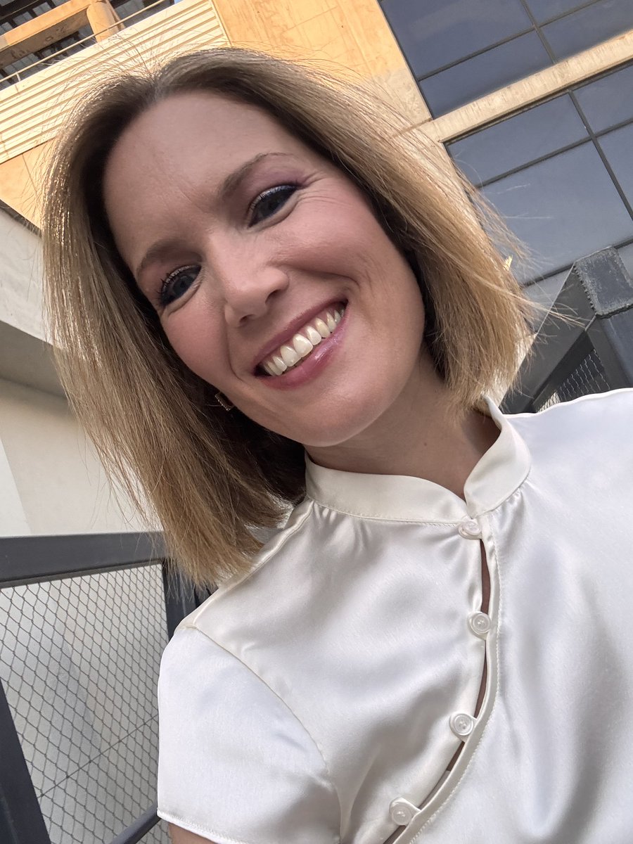 SIntxaurrondo's tweet photo. ¡Vuelta al cole! 🤟
Os espero a las 8:30 en @LaHoraTVE https://t.co/o2PqdLvm5w