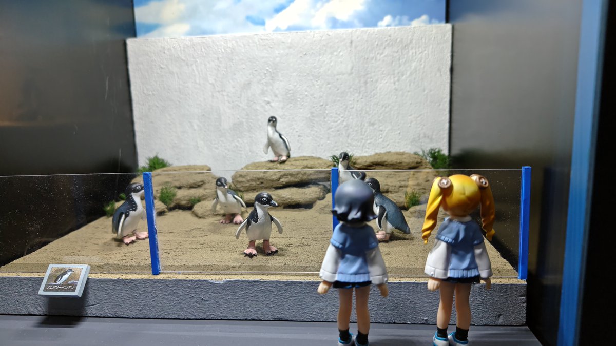 海洋堂ミュージアム、海洋堂造型を並べ立て水族館的な企画で対比で置い