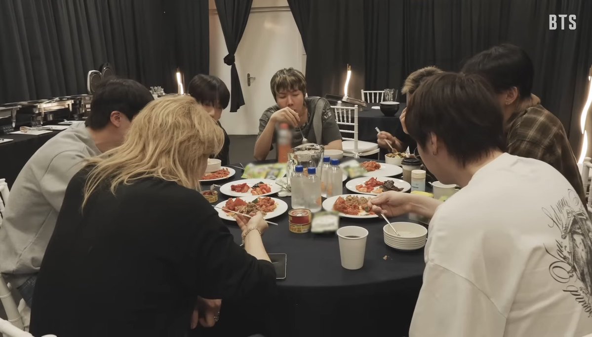 jmazeey's tweet photo. Belum aja kena kutukan 7th
Liat aja abis wamil jg redup
Nanti jg klo udh pd debut solo pada mencar

BTS 13th karir setelah wamil dan solo debut : https://t.co/TN6Ck1V6Aj